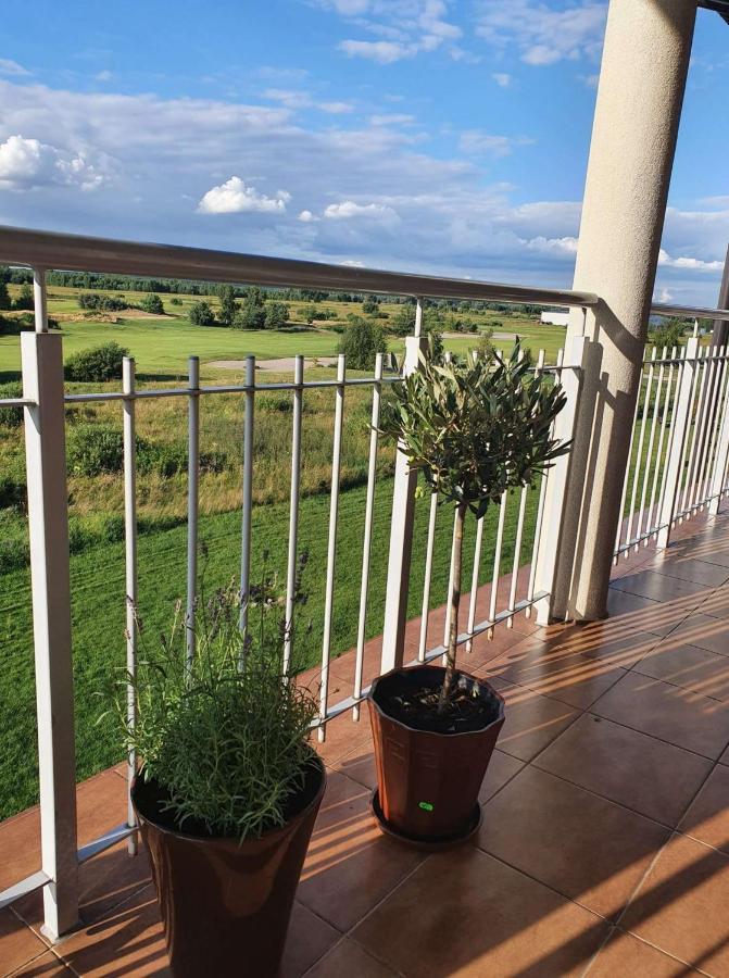 Apartgolf Sobienie Krolewskie Sobienie Szlacheckie Εξωτερικό φωτογραφία