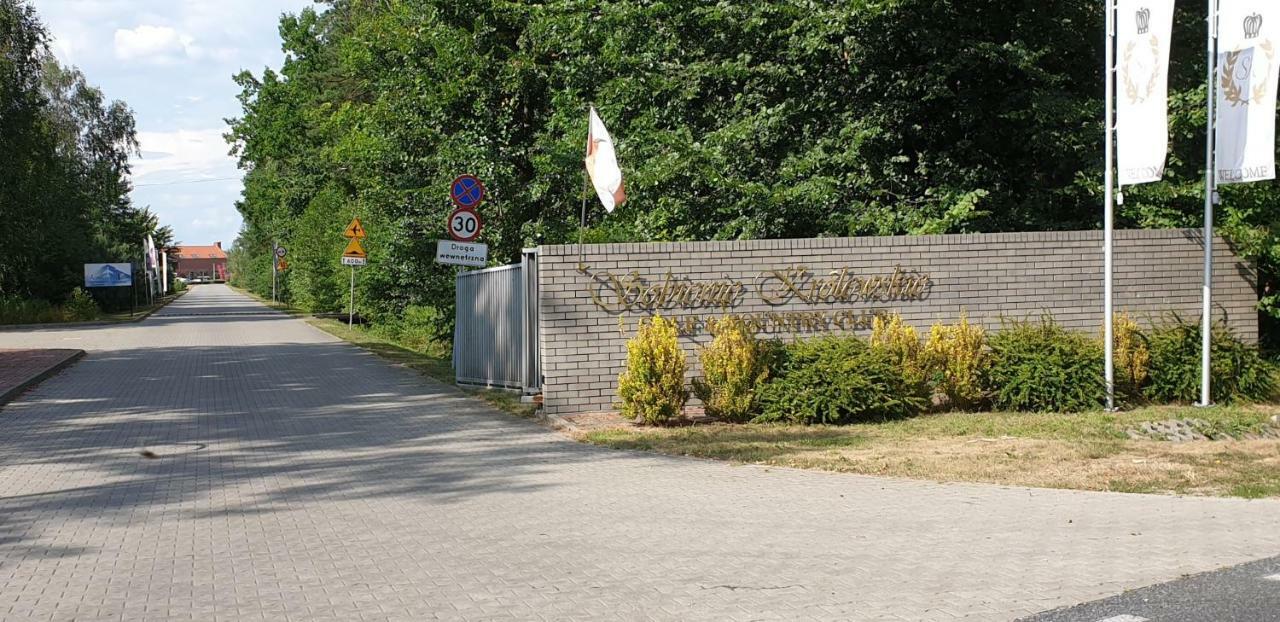 Apartgolf Sobienie Krolewskie Sobienie Szlacheckie Εξωτερικό φωτογραφία